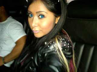 Illustration for article titled Snooki's Freaky Colored Contacts